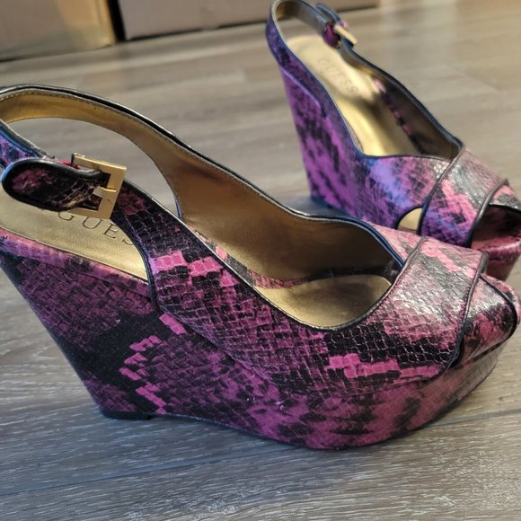 GUESS Heels Pink Snake Skin - Picture 2 of 2